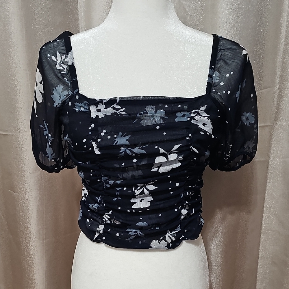 Express Black and White Ruched Puff Sleeve Blouse